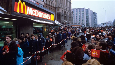 Các nhãn hàng lớn Pepsi, Coca-Cola, McDonald's, Starbucks ở Nga đua nhau đóng cửa